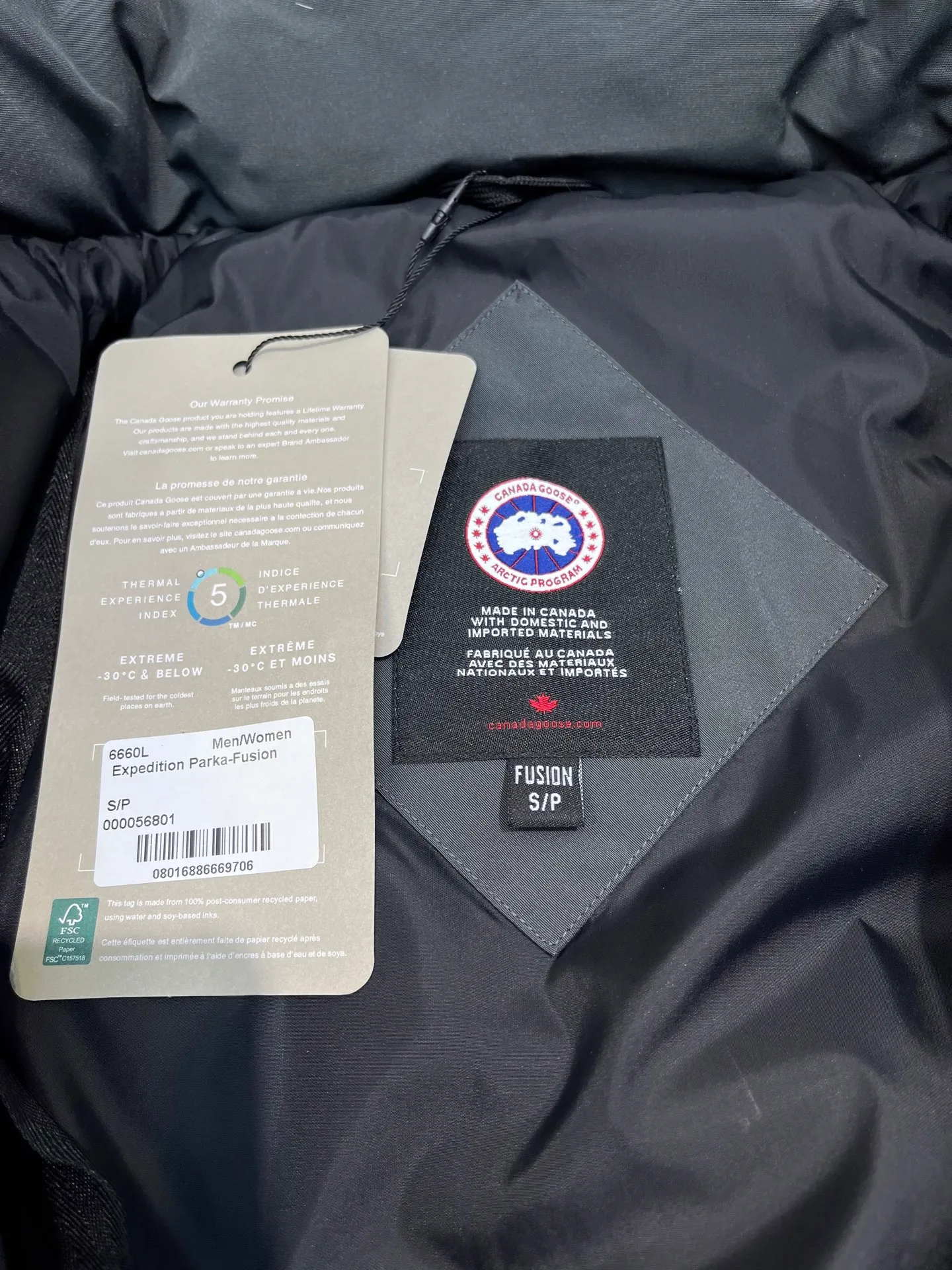 P840 Canada goose🌟 Canada Goose 07 models All in stock, 6 colors, I will never stop stocking this winter All original factory customization All details strictly required have been corrected since the beginning of this year Detachable fur collar! The workmanship and wiring are very straight! A big goose is enough for a winter. Size: 1. 90% white duck down from a conscientious manufacturer (some people brag about their own goose down, please search it on your own. Goose down is warmer and less fluffy than duck down, so good down jackets are all white duck down. There is no such thing as white goose down) 2. Upgraded fabrics with moderate hardness, waterproof, windproof and anti-fouling (Arctic Tech fabrics imported from South Korea are not comparable to fabrics dyed by some small workshops) 3. YKK No. 10 authentic zippers (Japanese customized YKK zipper, silky smooth, not stuck, officially designated) 4. Western Canadian wolf hair (Wolf hair is divided into eastern, central, and western. Western wolf hair is light in color, dense, and has good thermal insulation effect. It is the genuine Canada Goose grade) Let’s analyze and explain some details of the production 1. First, sew the liner and then fill it with down (some small factories and small workshops first fill it with down and then sew) Why? The technology is not up to par and the hardware conditions are not enough! ! ! For this step alone, we need to spend more time and money. 2. Filling the inner tank with down. We are all down filling machines to ensure that the down weight of each pill is the same. There is a video (small factory, small workshop is stuffed by hand). Why? The hardware conditions are not enough. A machine costs more than 100,000 yuan. Small factories simply cannot buy it. This means that the weight of the down in each liner cannot be guaranteed, and the warmth of high-end down jackets cannot be guaranteed. 3. For the needles of the sewing machine, we all use the top-notch No. 7 needles (small factories all use No. 10 needles). The finer the needle, the finer the needle eye, which reduces the risk of velvet and velvet running. 4. Wolf fur collar We are all spliced in whole or in large pieces (small factories mostly use broken pieces) The warmth retention of wolf fur is very good, but the splicing of scraps cannot guarantee the warmth. Color: Black, white, gray camouflage, sci-fi blue camouflage, green camouflage, sky blue, dark blue, cool gray, red. Professional Canada goose producers, we are enough this winter! We would like to sincerely thank everyone who buys our down jackets!  size：xs-xl